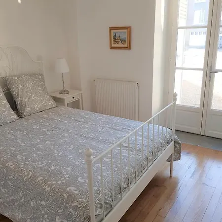 Issoire Centre, T2 Bergere Avec Parking Apartment Exterior photo